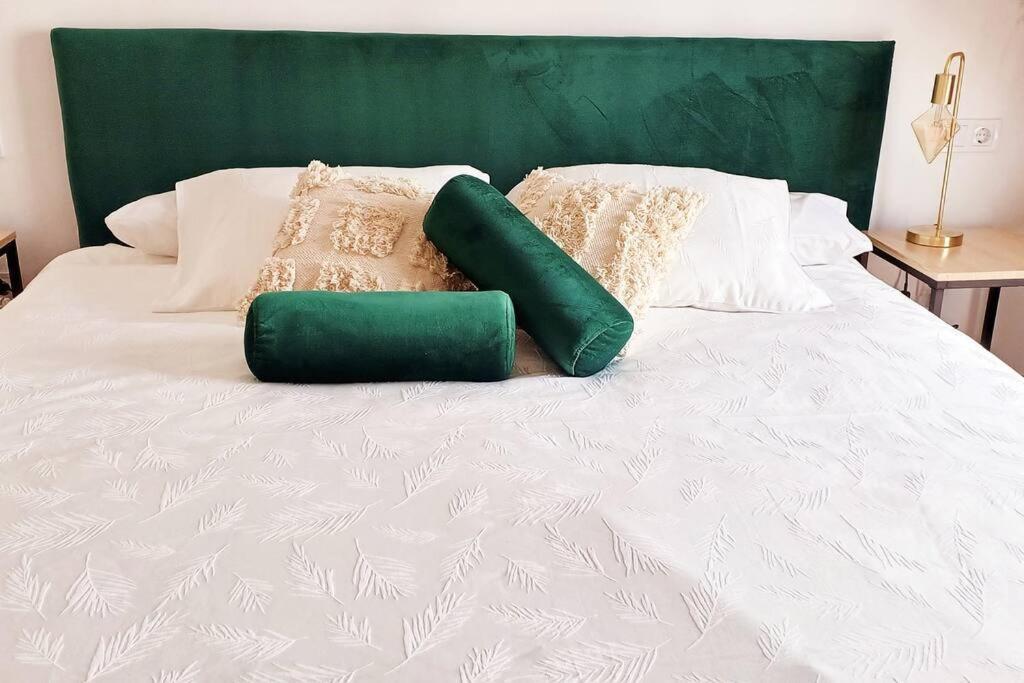Serendipia: Tu Hogar En Este Blanco Pueblo Frigiliana Luaran gambar